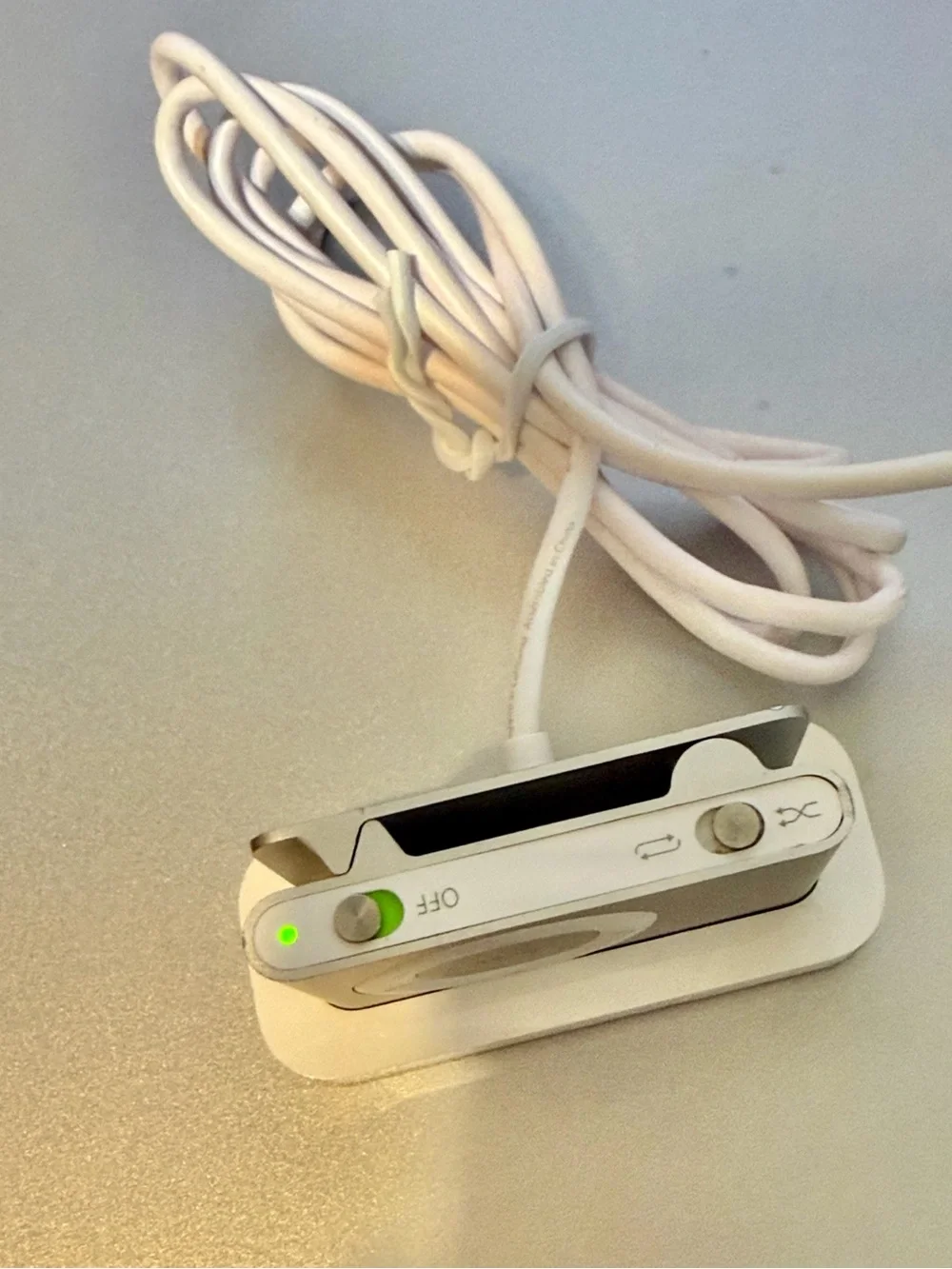 iPod Shuffle 2nd Generation A1204 Silver